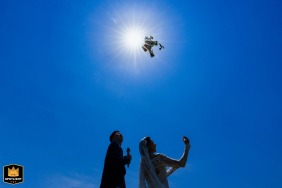 Bride tossing her bouquet on the outdoor lawn during a wedding ceremony in Taiyuan, Shanxi.